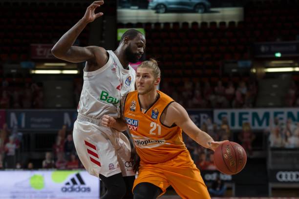 迪亚斯被巴 迪亚斯被巴