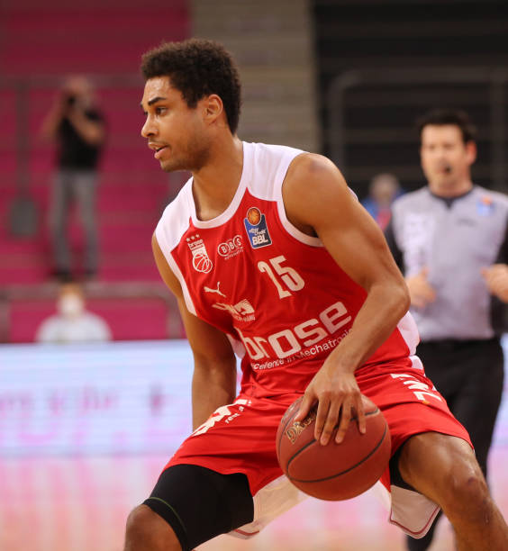 教练不仅需 教练不仅需